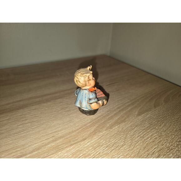 Goebel Hummel #390 TMK6 “Boy With Accordion” W Germany Figurine - Picture 3 of 7